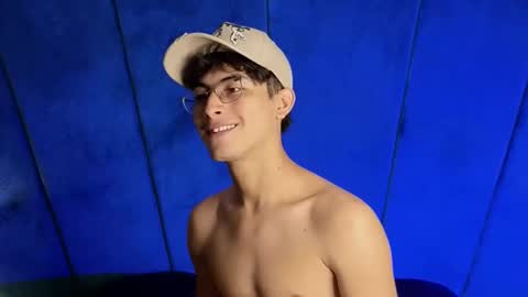 Aaron Ezequiel online show from October 27, 1:05 am