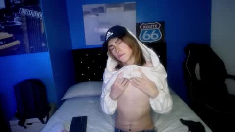 Snapshot of aaron_fordd chatting on October 20, 6:35 pm Aaron fordd online show from October 20, 6:35 pm
