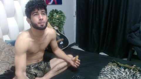 aaron_jones_1 online show from May 28, 6:33 am