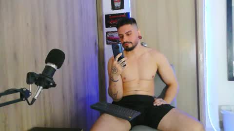 Aaron kwok online show from January 11, 1:22 am