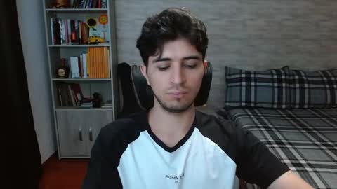 Aaron online show from November 7, 6:43 pm