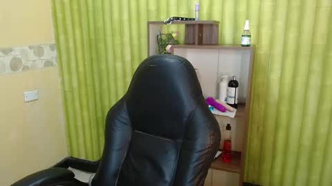 im NiallDun online show from February 18, 9:32 am