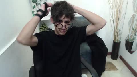 Aaron online show from February 14, 12:30 pm