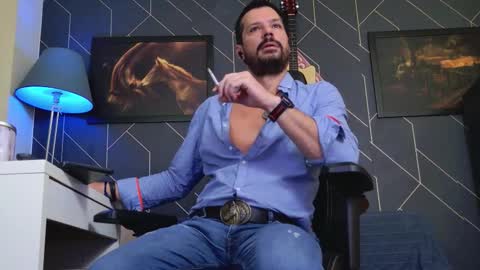 Aaron online show from October 27, 5:07 am