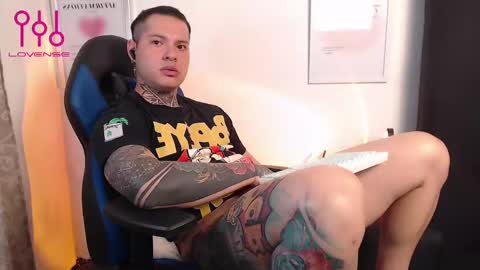 aaronsmith2_ online show from December 7, 2:36 am