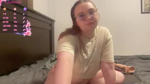 Snapshot of abbiwillow chatting on September 19, 3:16 pm Abbi Willow online show from September 19, 3:16 pm