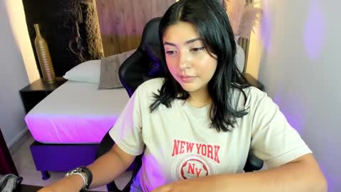 Snapshot of abby_millerr_ chatting on January 25, 12:16 pm Abbygail online show from January 25, 12:16 pm