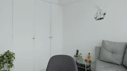 Laura  online show from April 10, 4:44 pm