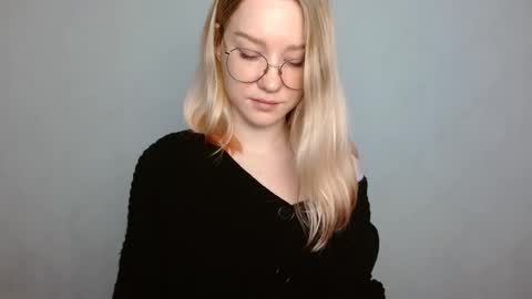 Snapshot of abbymoore__ chatting on February 10, 11:25 am Abby Lovense is active online show from February 10, 11:25 am