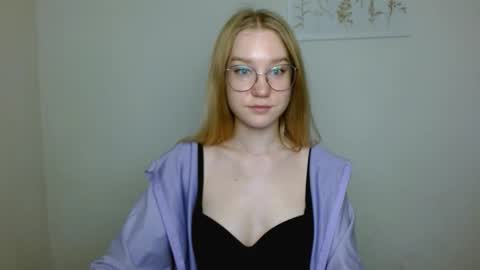 Snapshot of abbymoore__ chatting on November 1, 10:36 am Abby Lovense is active online show from November 1, 10:36 am