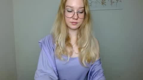 Snapshot of abbymoore__ chatting on October 10, 1:17 pm Abby Lovense is active online show from October 10, 1:17 pm