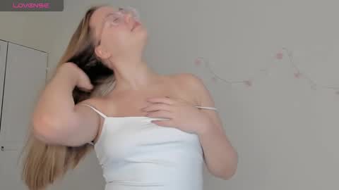 Snapshot of abbywyte chatting on October 26, 2:18 pm Abby Stream at Sat Sun Mon Fri online show from October 26, 2:18 pm