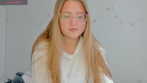 Snapshot of abbywyte chatting on September 20, 1:47 pm Abby Stream at Sat Sun Mon Fri online show from September 20, 1:47 pm