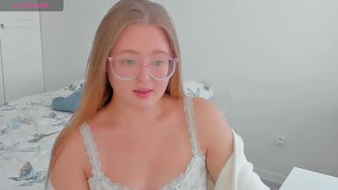 Snapshot of abbywyte chatting on September 28, 3:10 pm Abby Stream at Sat Sun Mon Fri online show from September 28, 3:10 pm