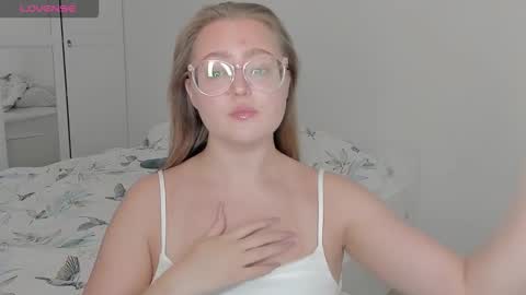 Snapshot of abbywyte chatting on October 25, 2:17 pm Abby Stream at Sat Sun Mon Fri online show from October 25, 2:17 pm