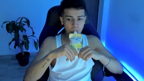 Independence model AbelAsburgo online show from November 7, 2:25 am