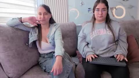 abella_as_ online show from February 4, 1:48 pm