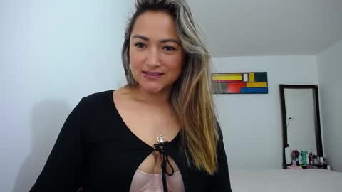 Snapshot of abie_spicy_ chatting on January 24, 2:19 pm ximena online show from January 24, 2:19 pm