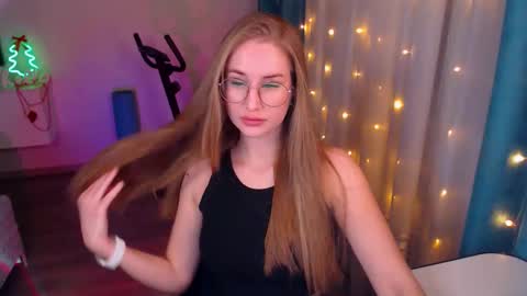 Anna online show from December 8, 7:32 pm