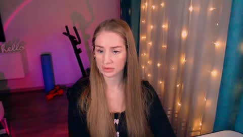 Anna online show from February 5, 8:04 pm