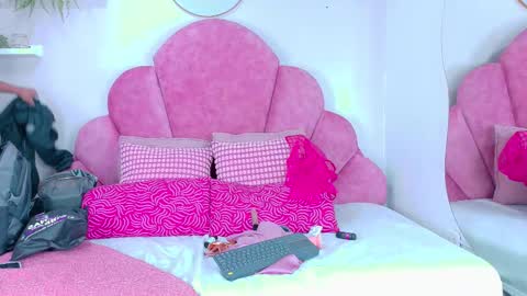 ABIGAIL online show from January 5, 7:50 pm