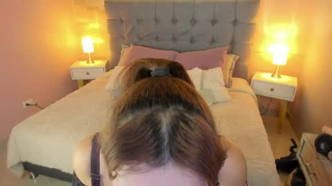 Abril 777 online show from May 6, 12:05 am