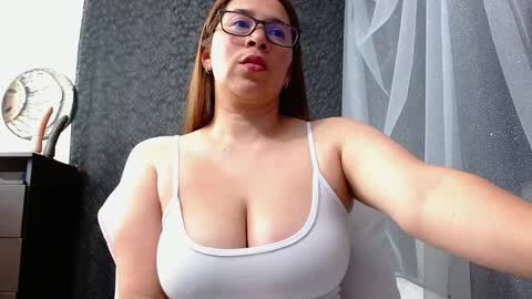 Snapshot of abril_bianchi chatting on September 9, 11:16 pm abril_bianchi online show from September 9, 11:16 pm