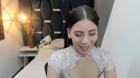 Abril Fox online show from May 21, 8:37 pm