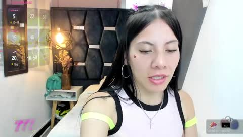 Abril Fox online show from May 13, 8:51 pm