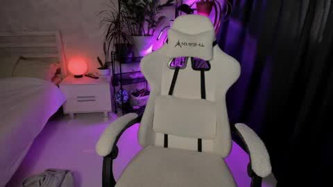 abslut online show from May 11, 2:24 pm