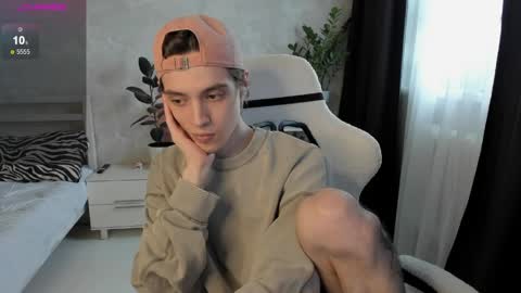 abslut online show from June 8, 2:18 pm