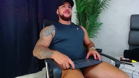 Snapshot of ace_owens chatting on December 19, 8:23 pm ace_owens online show from December 19, 8:23 pm