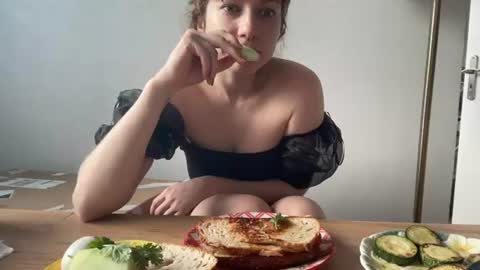 Melanie online show from July 9, 4:11 pm