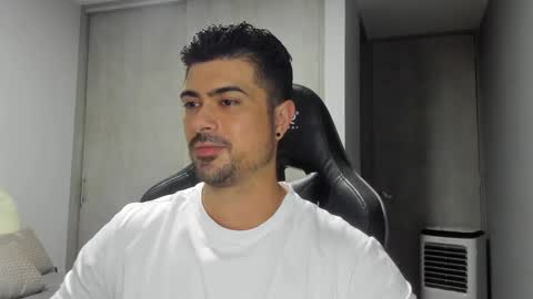 Snapshot of adam_clarke chatting on March 7, 2:57 am adam clarke online show from March 7, 2:57 am