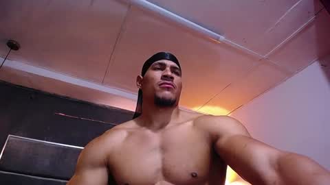 adam_fit19cm online show from March 13, 3:04 pm