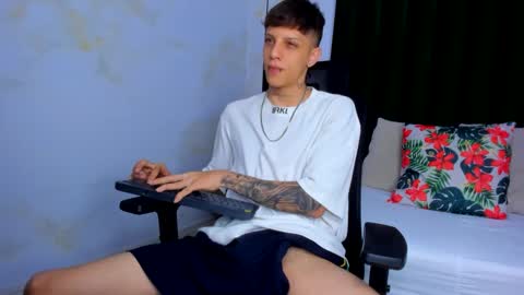 Snapshot of adam_hard_ chatting on January 17, 8:11 pm Adam online show from January 17, 8:11 pm