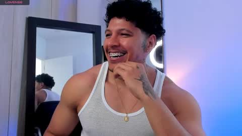 adambrocs1 online show from April 17, 5:48 pm