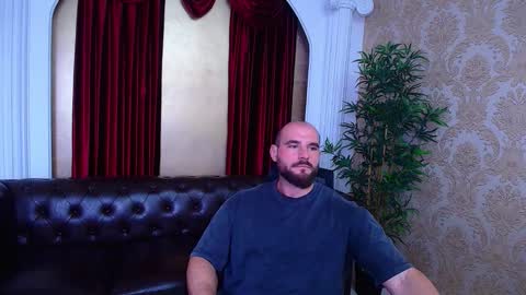 Snapshot of adamjameson chatting on October 13, 7:32 am AdamJameson online show from October 13, 7:32 am