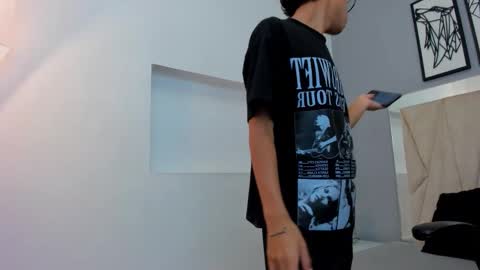 Adams Bobby online show from December 18, 11:49 am