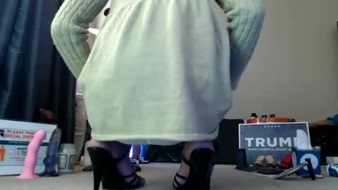 Snapshot of adamseve777 chatting on January 17, 6:02 pm TaylorSexbot online show from January 17, 6:02 pm