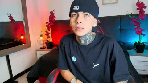 AdamsWalkerr  online show from March 30, 12:27 pm