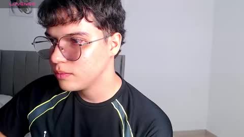 Snapshot of adan___tyler chatting on October 10, 1:00 am adan___tyler online show from October 10, 1:00 am