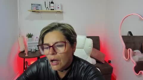 adeellee online show from January 21, 12:18 pm