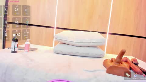 adela chase online show from January 17, 2:54 am