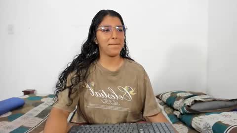 Snapshot of adelaandsharick chatting on October 17, 1:04 pm adelaandsharick online show from October 17, 1:04 pm