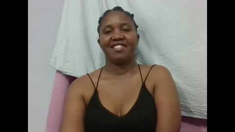 Snapshot of adelealy chatting on October 1, 8:24 am adelealy online show from October 1, 8:24 am
