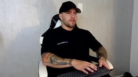 Snapshot of ades_lowe chatting on September 22, 11:47 am Ades online show from September 22, 11:47 am