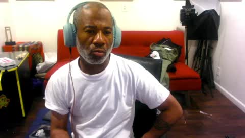 adick_ting online show from May 28, 10:46 am