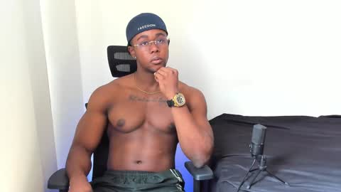 Snapshot of adonisknigh chatting on February 5, 3:31 pm Adonis Knight online show from February 5, 3:31 pm