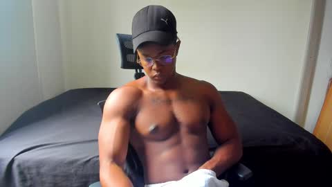Snapshot of adonisknigh chatting on February 13, 12:43 pm Adonis Knight online show from February 13, 12:43 pm